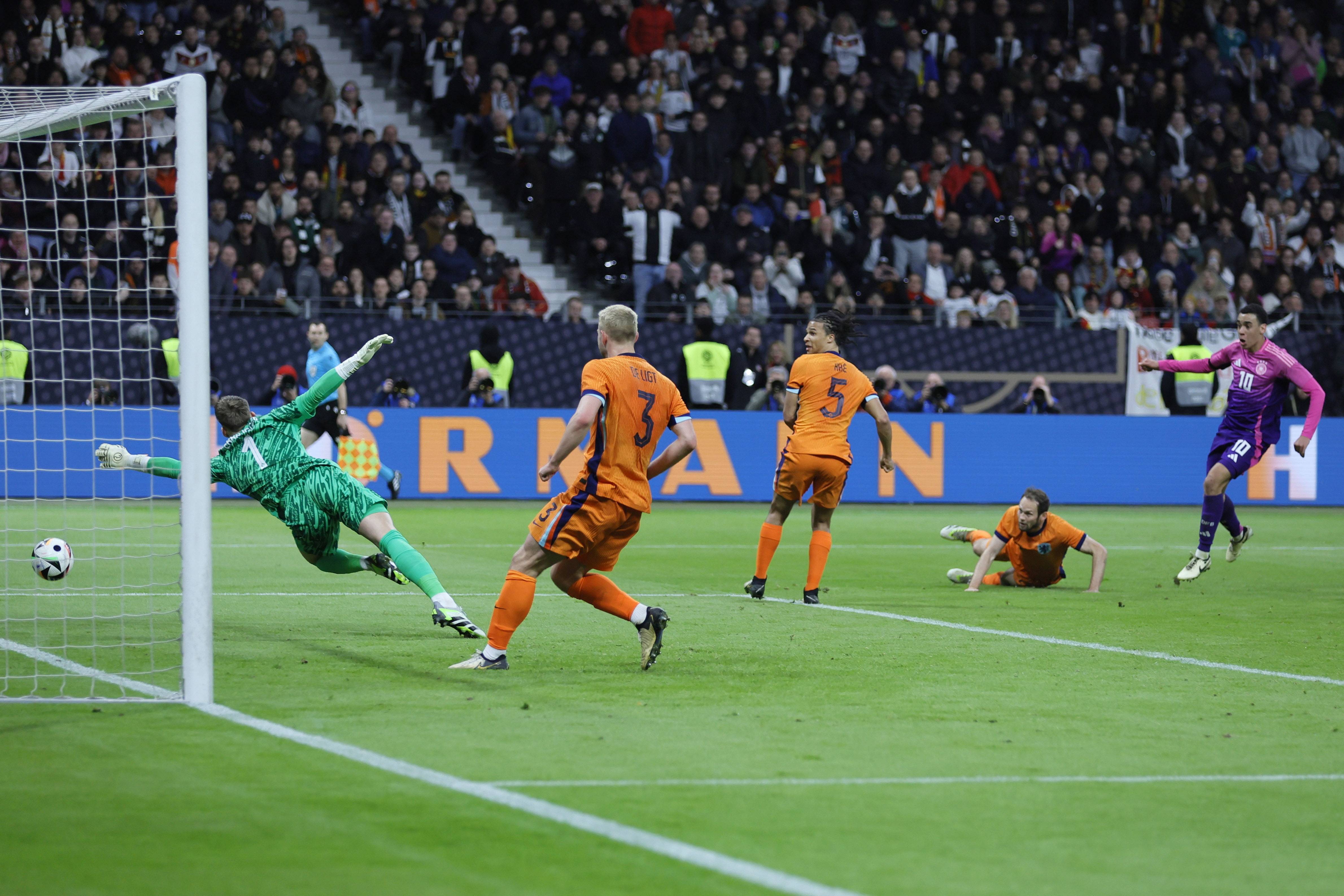 转会期中超传出新动向，阿贾克斯豪取连胜，管理层表态：信心回归，资深球员宣示担当的简单介绍