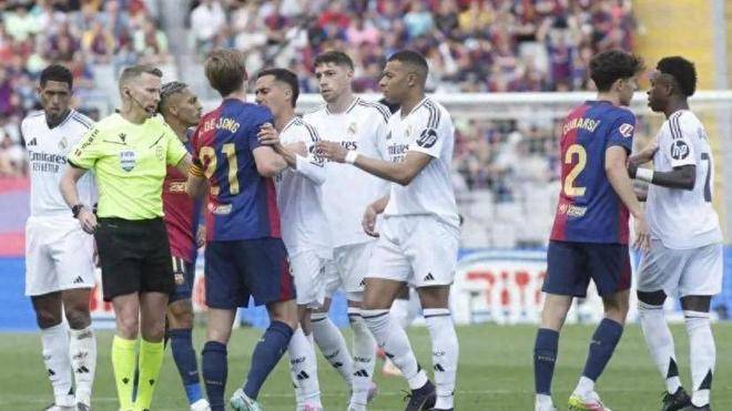 ayx爱游戏体育 -皇家马德里迎意大利杯关键赛，今晨门线救险，目标明确，身体对抗强度拉满(皇家马德里足球俱乐部)