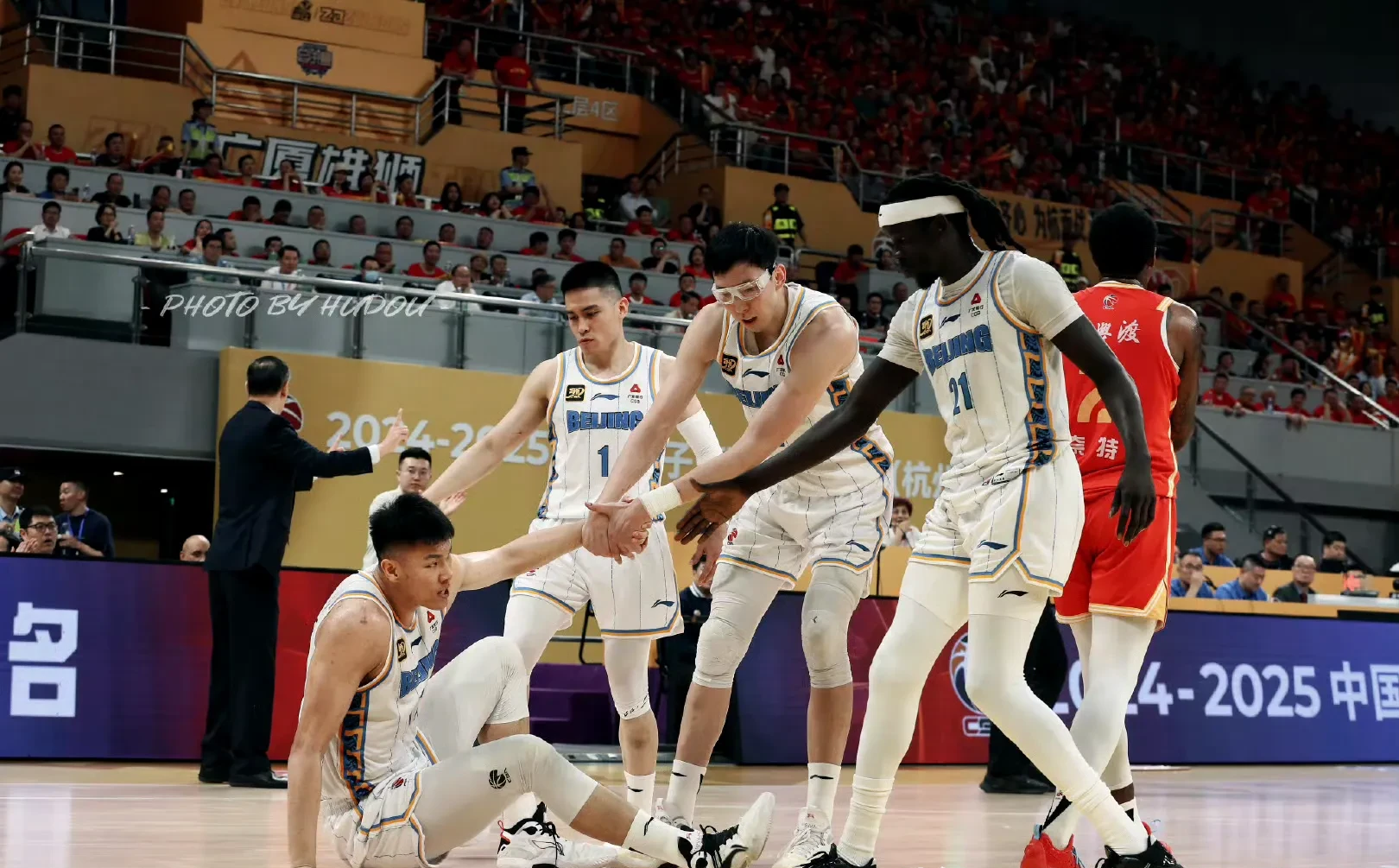 爱游戏ayx首页 -包含清晨体能课后，广州队刷新队史纪录备战NBA季后赛，压力陡增，训练强度明显提升的词条