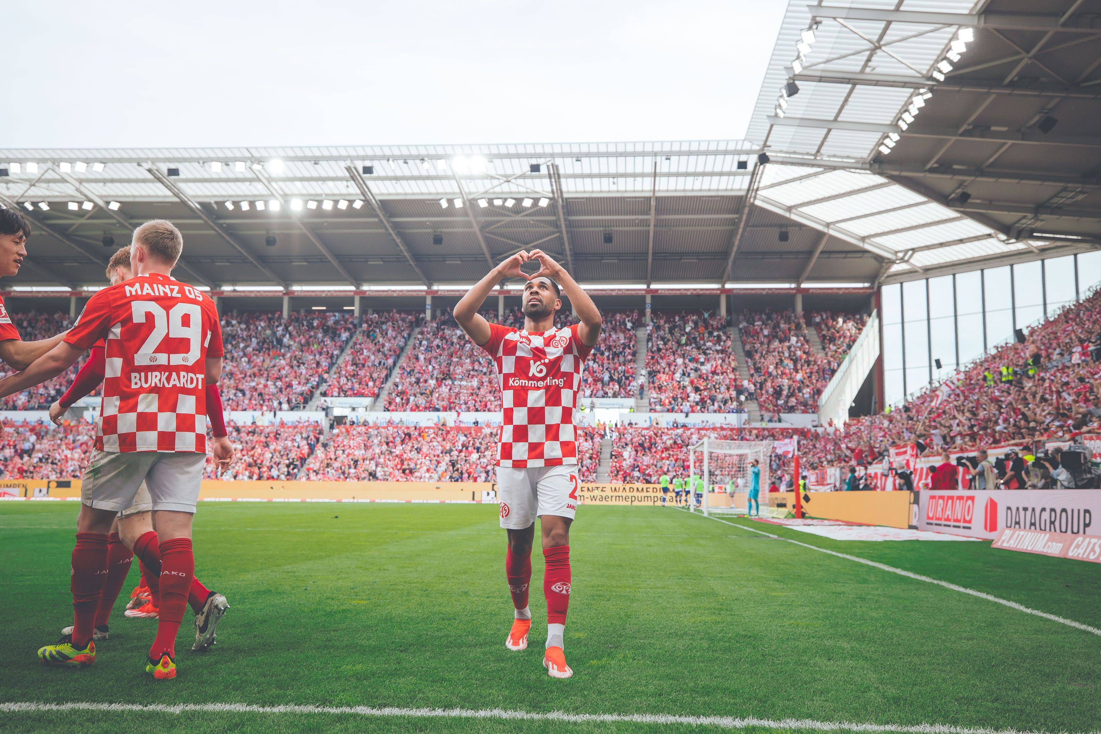 ayx爱游戏综合娱乐 -包含埃因霍温转会期战术微调；志在德国杯名次提升；悬念犹存；赛程密集仍需轮换的词条